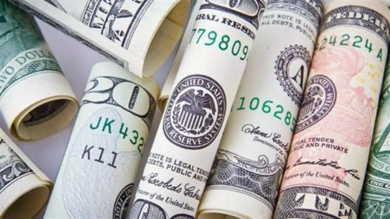 استقرار سعر صرف الدولار عند 52 جنيهاً في ظل هدوء الأسواق خلال العيد